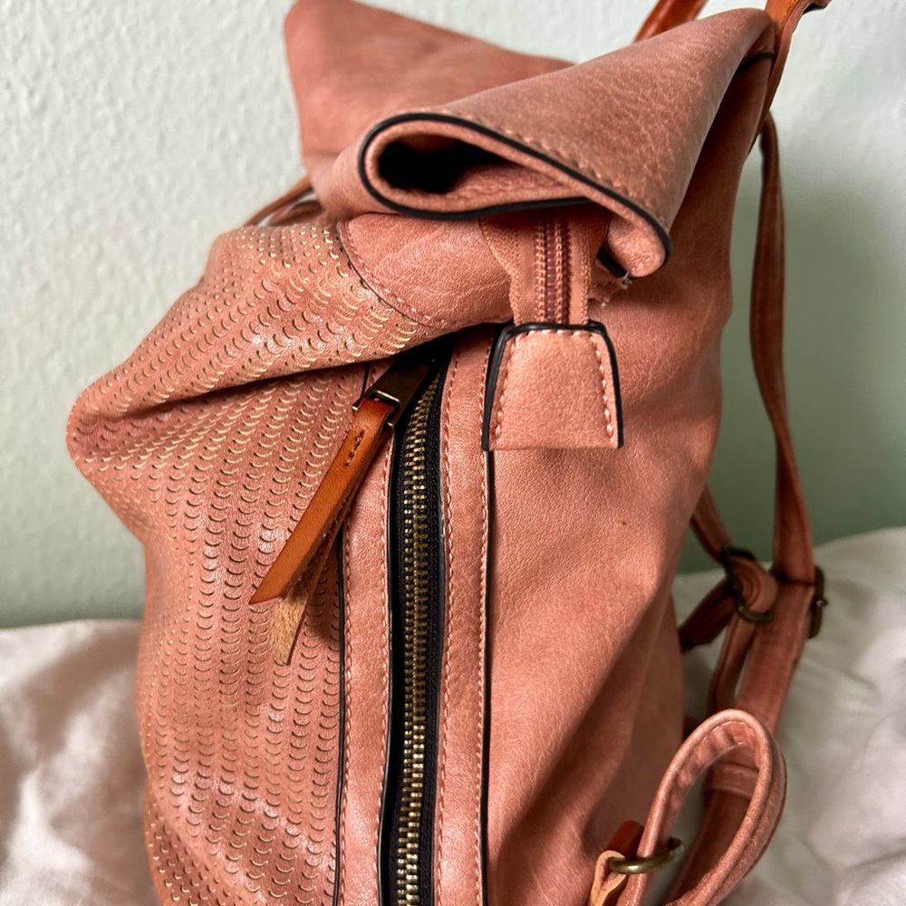 Chillx by Le Miel flap top, zip top backpack in blush - Picture 3 of 10